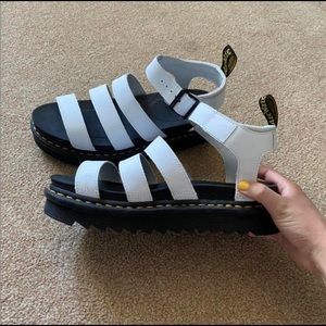 🎉🎉Size 9 Dr. Martin Platform Blare Sandals